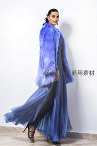 蓝裙名媛转身飘逸仙气十足