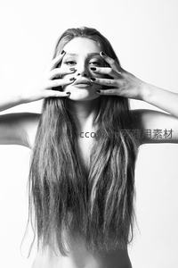 长发遮面的艺术人像