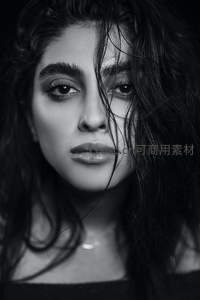 湿发凝眸的深邃特写