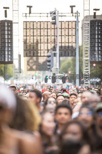 大型户外音乐会，人群密集聚焦舞台前方