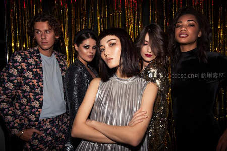 金色派对时刻：五位时尚达人同框