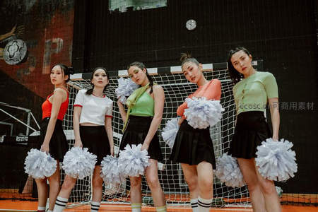 啦啦队少女：球场边的青春风采