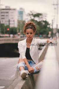 都市桥畔时尚女郎街拍写真