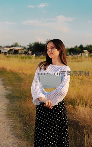 田野中的温柔午后时光