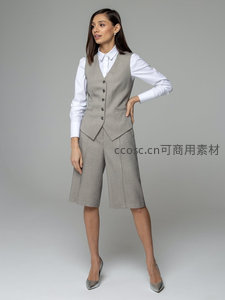 灰白套装女模特摆姿