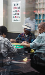 街边麻将馆里的日常时光