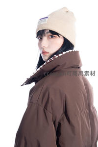 冬日帽衫时尚侧拍