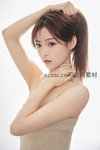 高马尾少女优雅侧颜特写