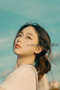 逆光侧颜温柔少女