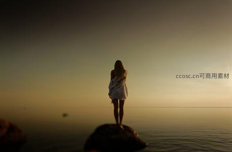 暮色湖心，孤影独立，天地一色