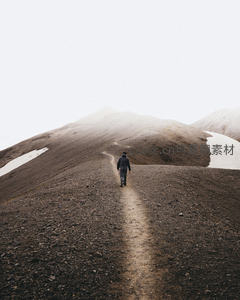 孤身徒步雪域山脊，追寻远方的宁静