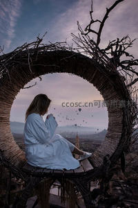 藤环座椅观热气球日出奇景