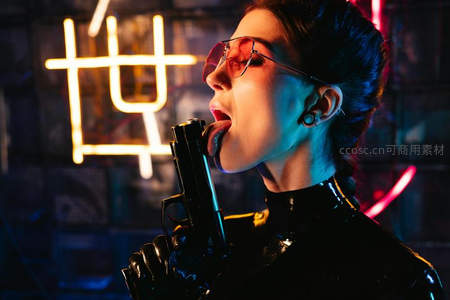 霓虹枪手：赛博朋克女战士炫酷登场