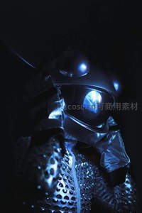 蓝光头盔特写，未来科技感十足