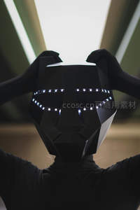 未来感LED面具特写，科技与神秘的完美融合