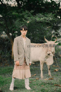 青年与牛的田园时尚写真
