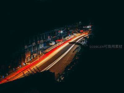 山城公路夜景，光轨如火龙蜿蜒