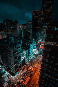 俯瞰繁华都市的霓虹街景