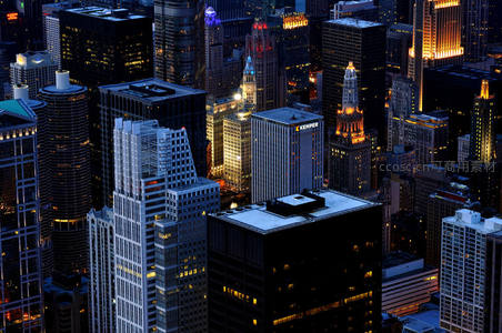 摩天楼群灯火辉煌夜