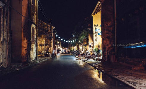 古巷夜雨灯火阑珊人影绰约