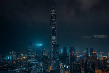 摩天巨塔刺破夜空，城市天际线的孤独王者