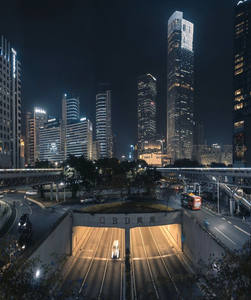 广州CBD隧道夜景，车流穿梭灯火通明