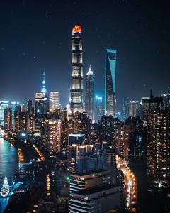 星空下的上海天际线全景