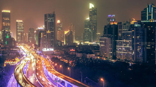 广州珠江新城夜景，车流如织光影流动