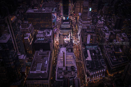 垂直视角下的城市脉络夜景