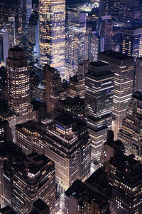 纽约曼哈顿夜景，高楼林立灯火辉煌