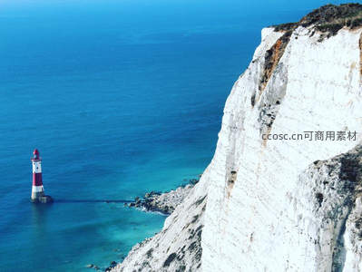 白崖之畔红白灯塔守望碧海