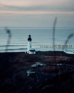 黄昏悬崖灯塔俯瞰海天一色