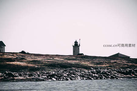 远眺孤岛灯塔，静谧海天一色