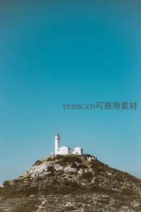 山顶灯塔守望蔚蓝海岸