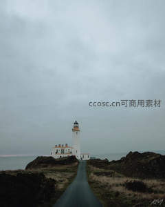 通向灯塔的孤寂之路