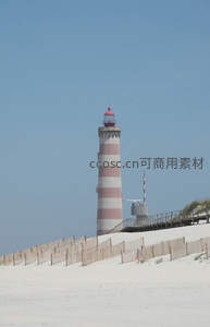 沙滩灯塔守海岸