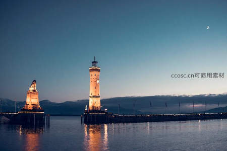 暮色港湾：灯火辉煌的双塔映月辉