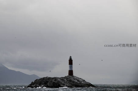 孤岛灯塔风雨飘摇守望者