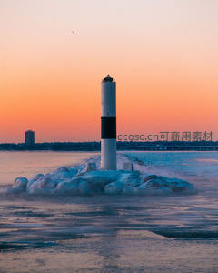 冰封灯塔，霞染天际