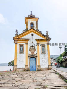 巴西殖民风格教堂前石板广场