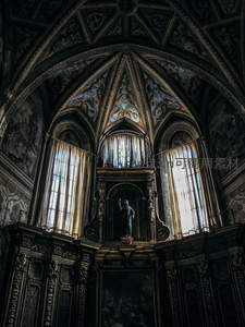 穹顶壁画与圣像的神圣殿堂