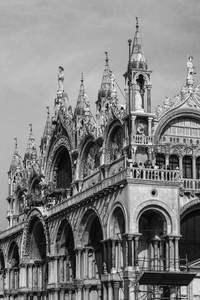 黑白影像中的威尼斯圣马可大教堂尖顶