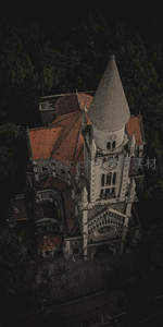 航拍哥特式尖塔教堂