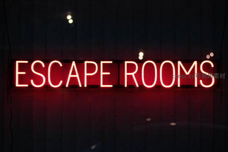 红色霓虹灯ESCAPE ROOMS招牌