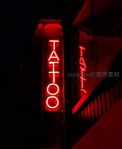 红色竖排霓虹TATTOO招牌