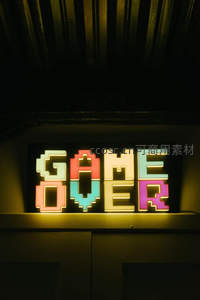 像素风格游戏结束霓虹灯牌