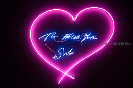 粉紫心形霓虹，内书蓝光情话，爱意满溢