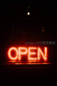 温暖橙色OPEN霓虹灯牌