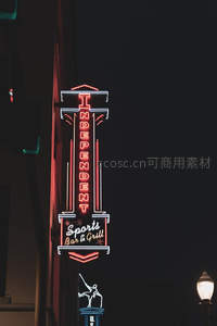 独立运动酒吧霓虹招牌夜景