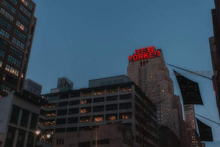 黄昏时分的新 Yorker 酒店